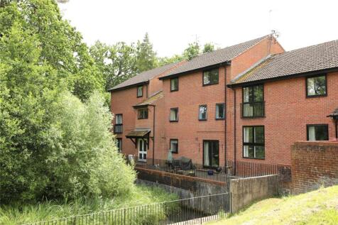 King George Close, Cheltenham, Gloucestershire