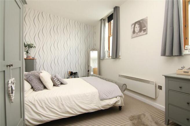 3 bed Flat for sale Image 8