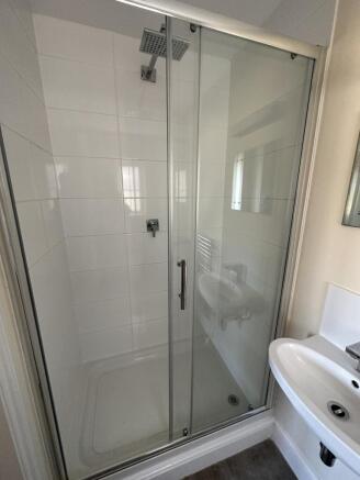 ensuite.JPG