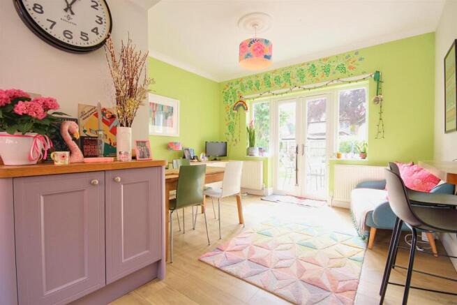COMBINED KITCHEN, DINING AND DAY ROOM