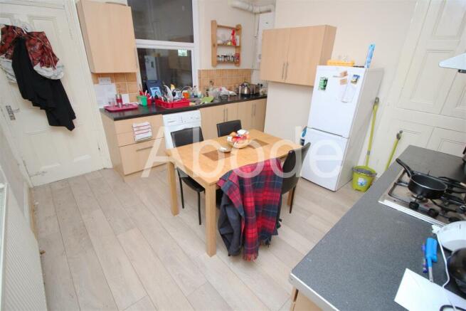3 bed House to rent Image 7