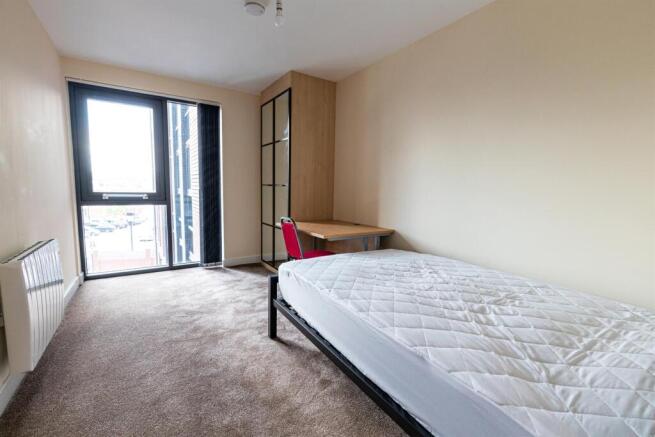 3 bed Apartment to rent Image 7
