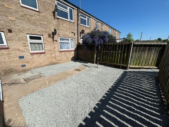 2 bed Terraced to rent Image 7