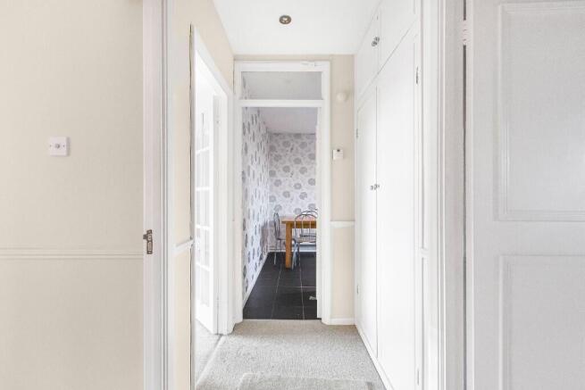 Queen Annes Place, London, EN1 photo 4