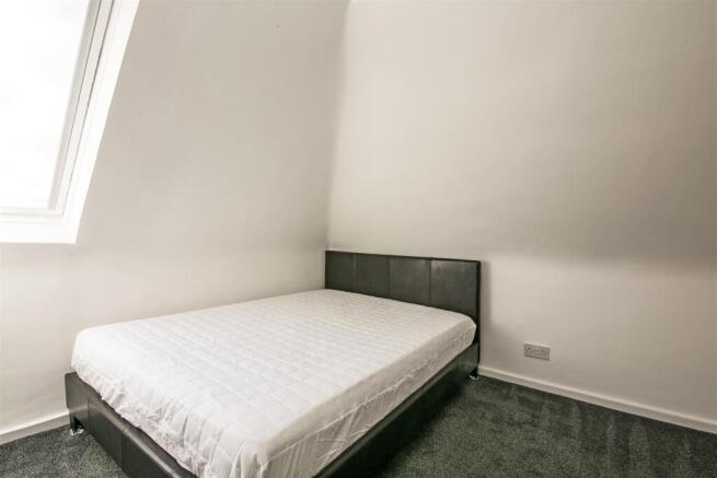 F5 66 Longley Road SW17 bedroom 1.jpg