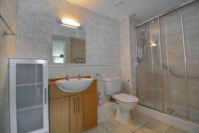 EN SUITE SHOWE...