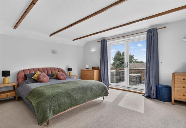 4 bed Semi-Detached for sale Image 8