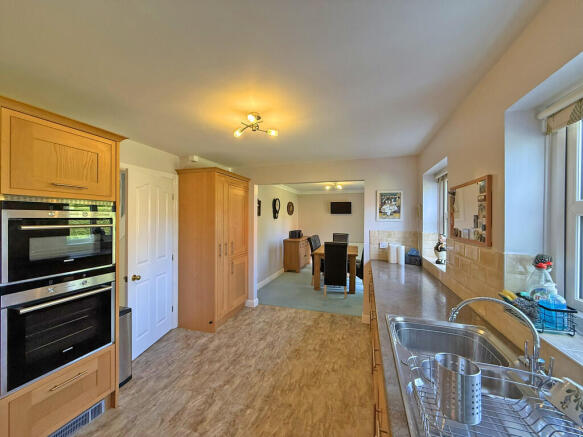 4 bed Detached for sale Image 6