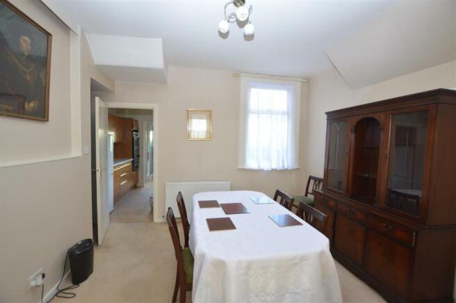 70 Prospect Crescent din.JPG