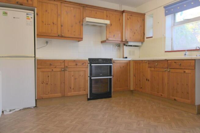 Spacious kitchen bre