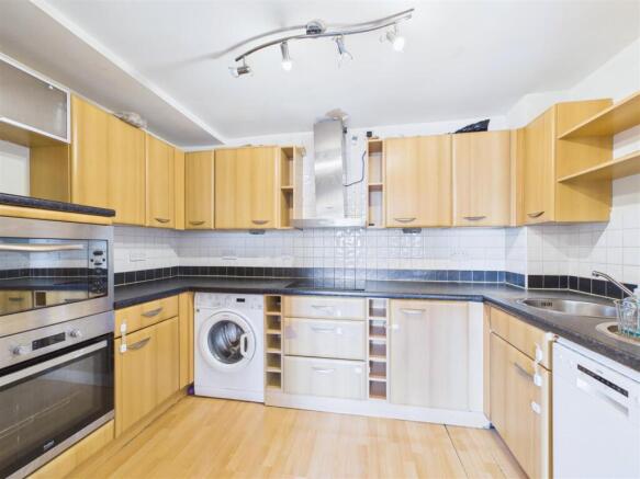 2 bed Flat to rent Image 4