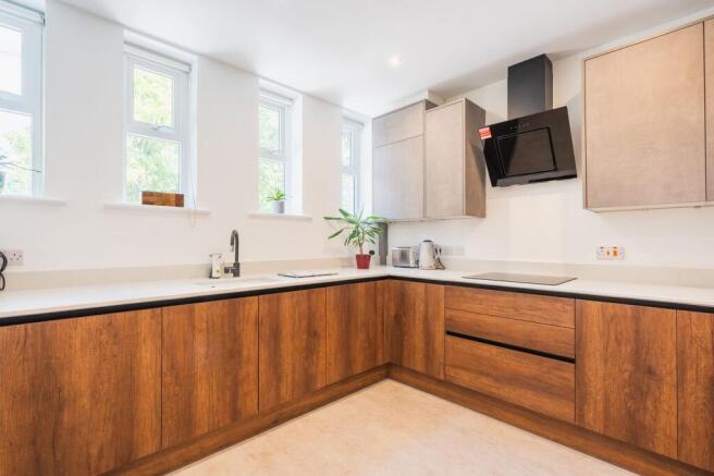 3 bed Flat for sale Image 10
