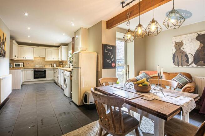 4 bed Barn Conversion for sale Image 8