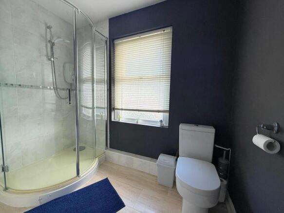 3 bed House to rent Image 10