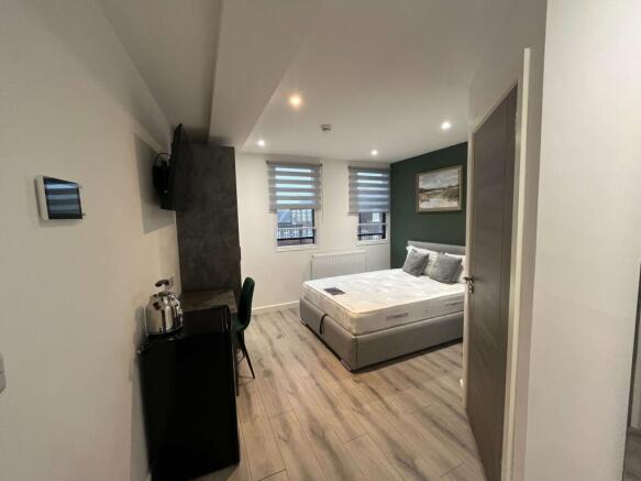 Cross Street - Room 22