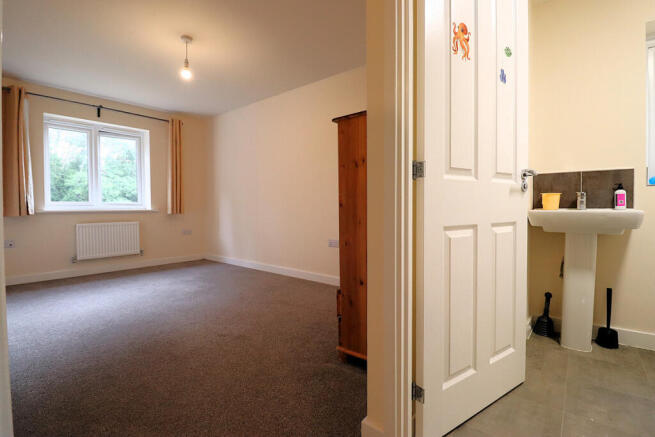 3 bed Semi-Detached for sale Image 10