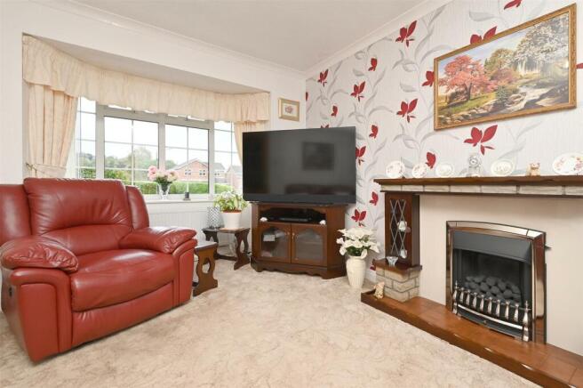 Sitting Room - bay window.jpg