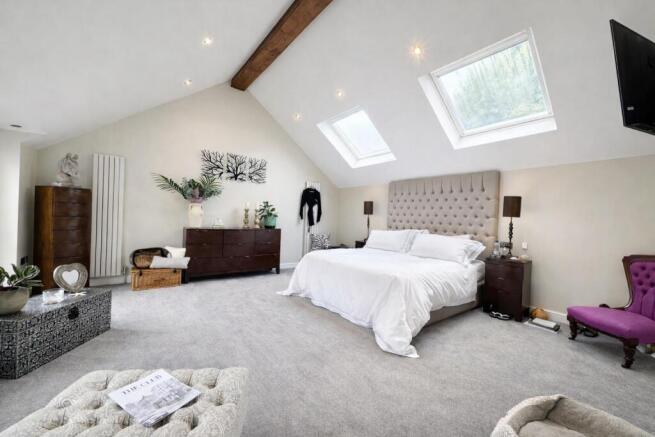 5 bed Detached for sale Image 4