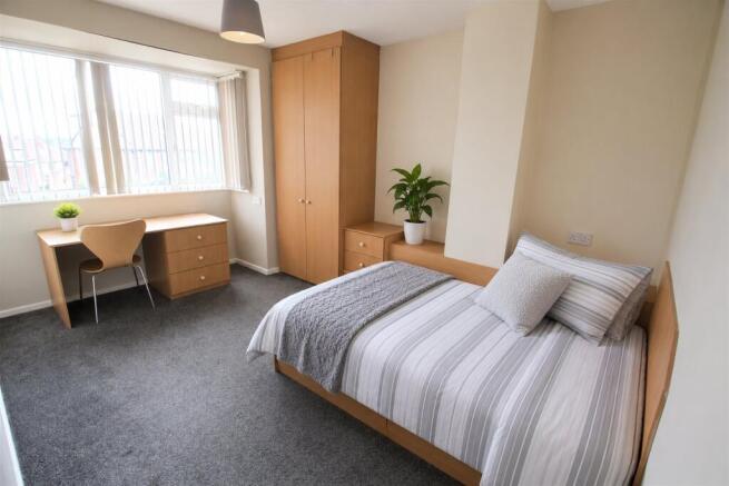 4 bed Semi-Detached to rent Image 4