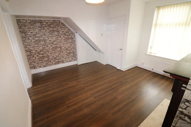 2 bed Terraced to rent Image 5