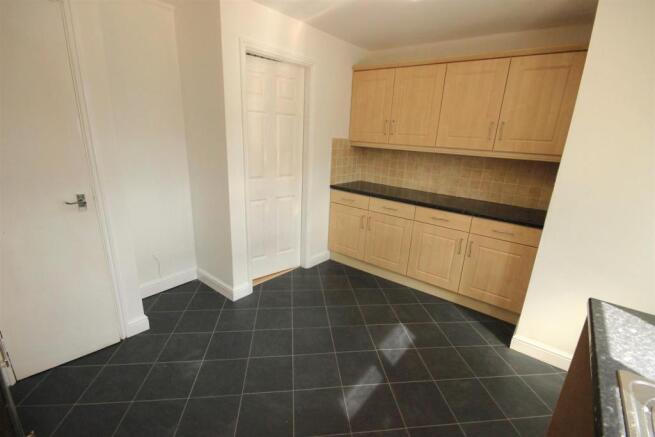 FITTED KITCHEN