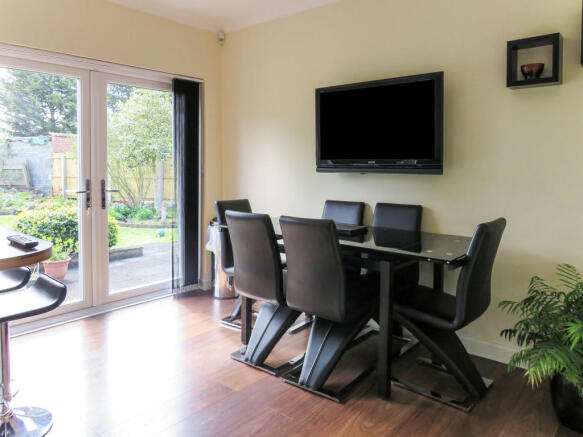 Kitchen/ Dining