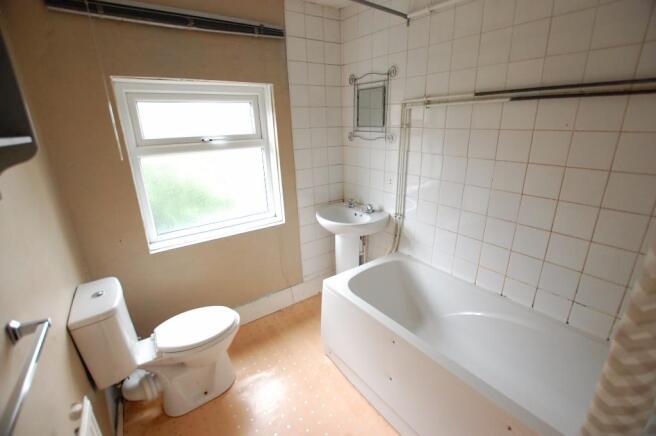 3 bed Flat to rent Image 7