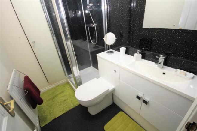 ensuite 2.JPG