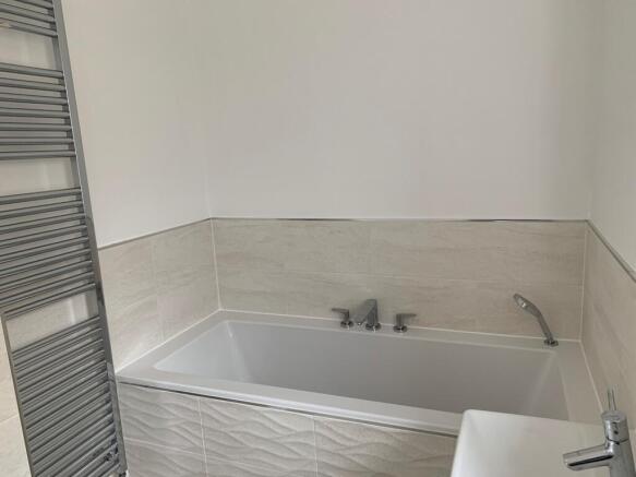 3 bed Semi-Detached to rent Image 12