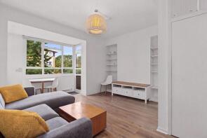 12, Sedgley House, Wray Crescent, London N4 3LW