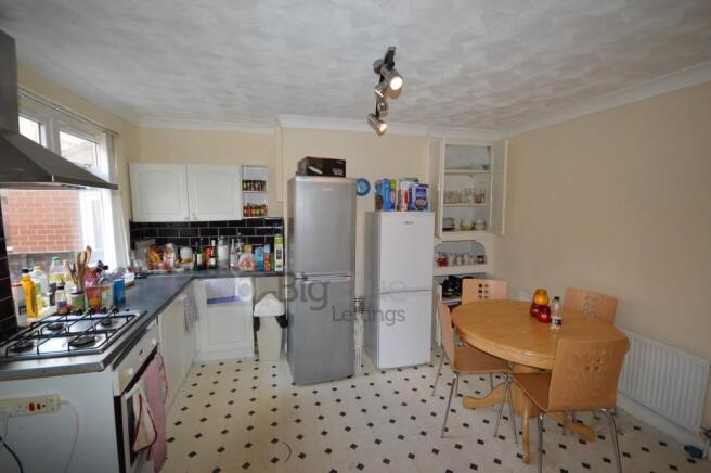 5 bed Terraced to rent Image 4