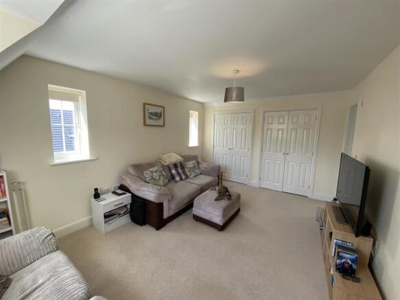 BEDROOM 2