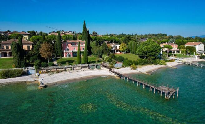 Renovated period vil