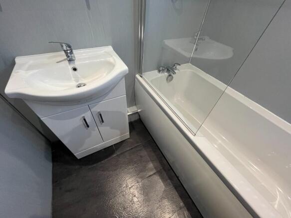 3 bed Semi-Detached to rent Image 9