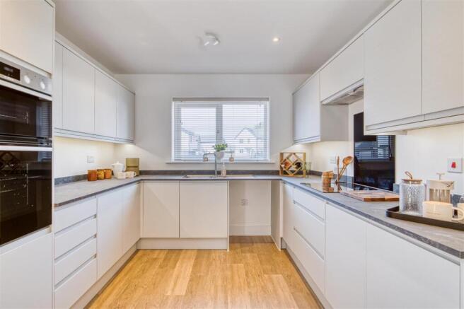 Kitchen 2.jpg