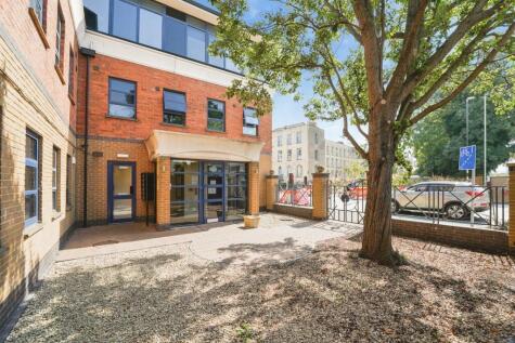 London Road, Gloucester, Gloucestershire, GL1
