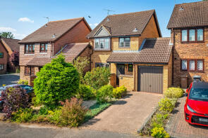2, Alvernia Close, Godalming GU7 1YJ