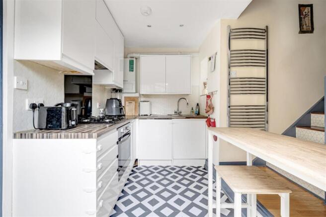 Flat 2 - 11 Goldsmith Road-5.jpg