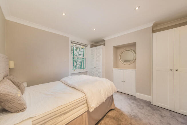 MCO, 16a Barnaby ...