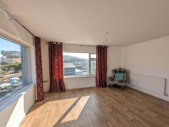 7 Riverside Court Lounge