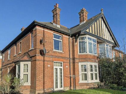 Birches Rise - Fully Refurbished, First Floor Apartment