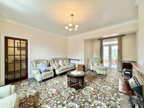 5 bed Detached for sale Image 8