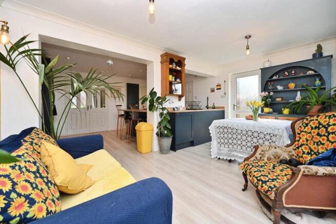 3 bed Semi-Detached for sale Image 4