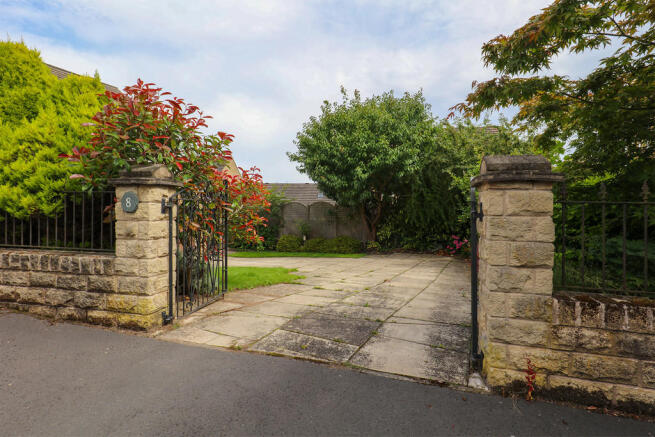 Gate / Driveway
