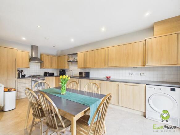 EweMove Estate Agents Basingstoke -Greenlands Road