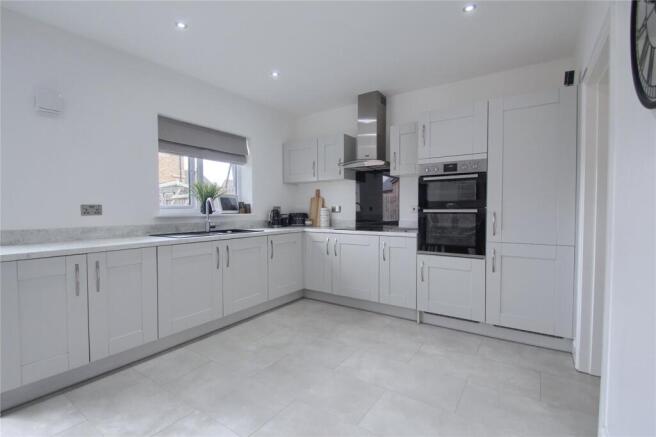 4 bed Detached for sale Image 6