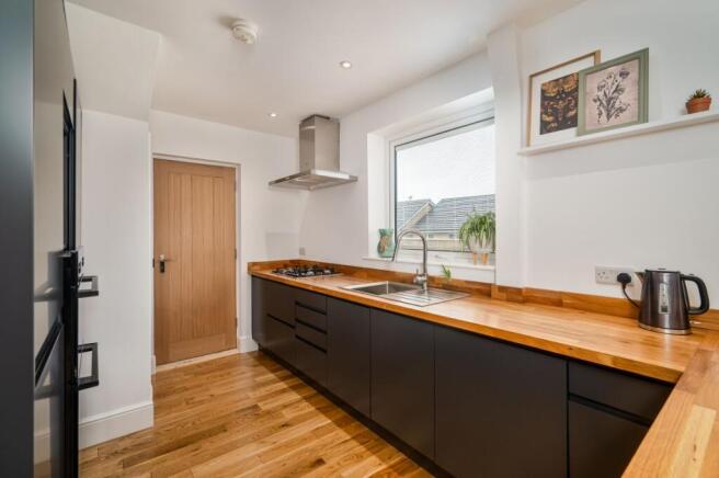 4 bed Semi-Detached for sale Image 4