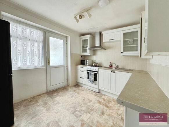 5 Spruce Avenue, Rhyl LL18 3SU photo 4