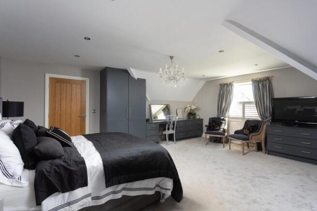 4 bed Detached for sale Image 9