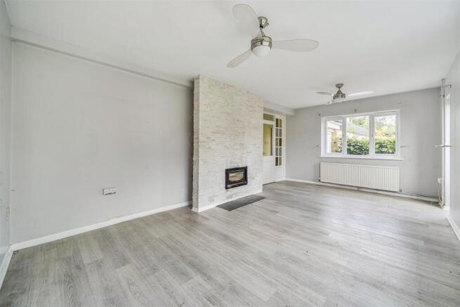 4 Smithland Court, Greens Norton (12).jpg